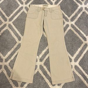 BKE Womens League Khaki’s size 30 inseam 32